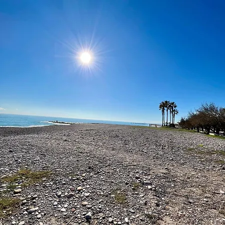 Ii A Un Paso Del Mediterraneo En Esta Propiedad Ibicenca アパート