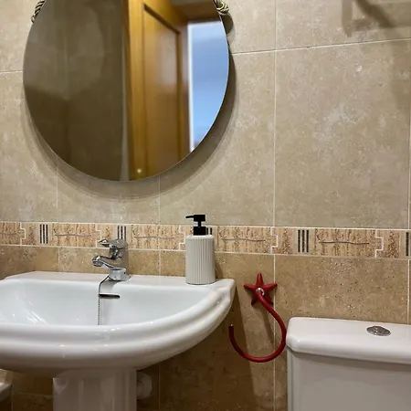 Ii A Un Paso Del Mediterraneo En Esta Propiedad Ibicenca アパート